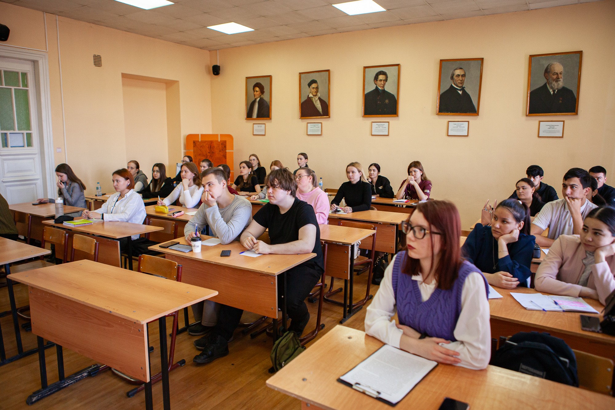 Кафедра всеобщей и отечественной истории в рамках Итоговой научно-образовательной конференции студентов провела две секции. Кафедра всеобщей и отечественной истории в рамках Итоговой научно-образовательной конференции студентов провела две секции.