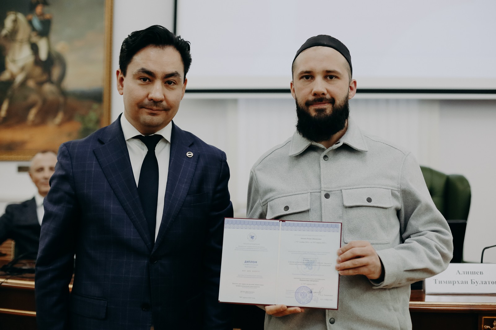 В Институте международных отношений, истории и востоковедения вручили дипломы по программе 'Синхронный перевод (арабский язык)' В Институте международных отношений, истории и востоковедения вручили дипломы по программе 'Синхронный перевод (арабский язык)'