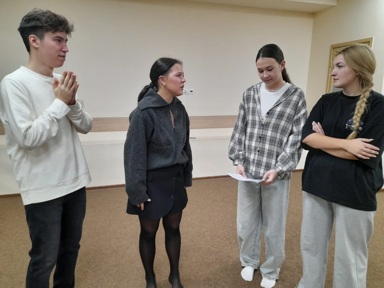 Студенческий театр ИПО 'ТРИУМФ' готовится к выступлению на Конкурсе Студенческий театр ИПО 'ТРИУМФ' готовится к выступлению на Конкурсе