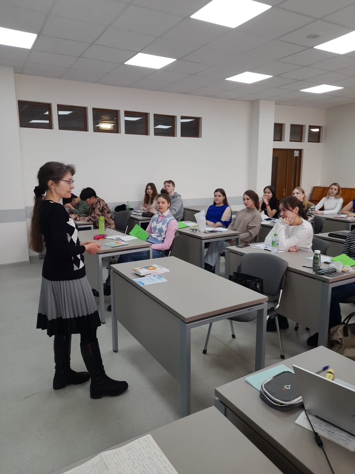 На кафедре русского языка и методики его преподавания Института филологии и межкультурной коммуникации продолжает работу кружок 'Лингва' На кафедре русского языка и методики его преподавания Института филологии и межкультурной коммуникации продолжает работу кружок 'Лингва'