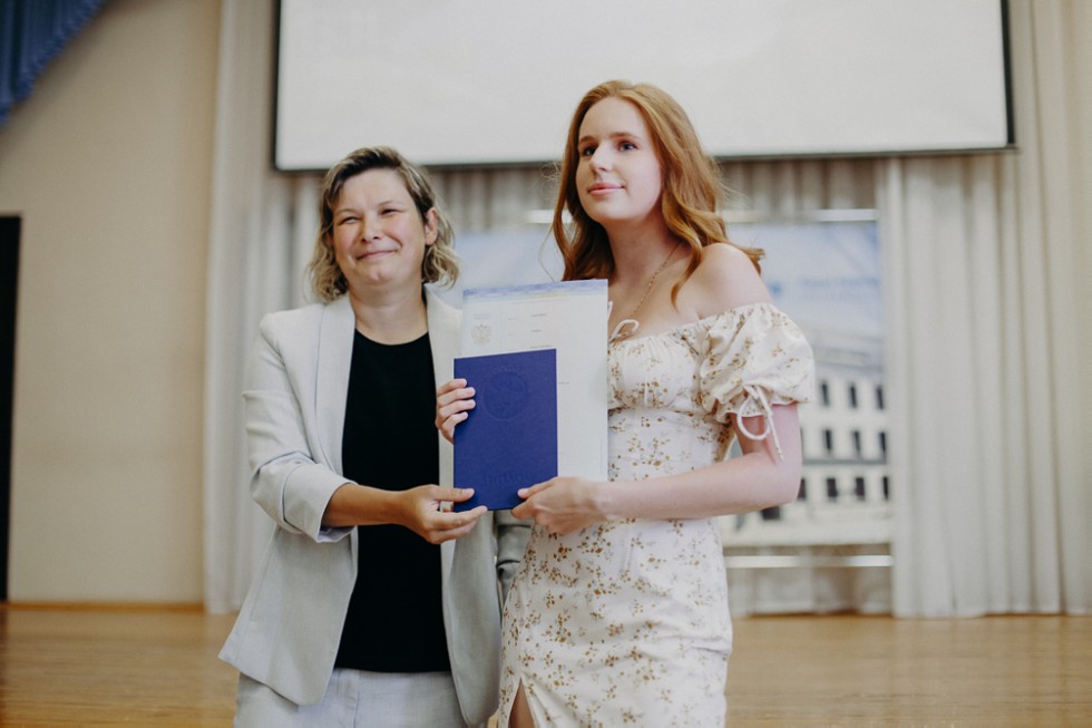 Состоялось торжественное вручение дипломов выпускникам бакалавриата по направлению Состоялось торжественное вручение дипломов выпускникам бакалавриата по направлению