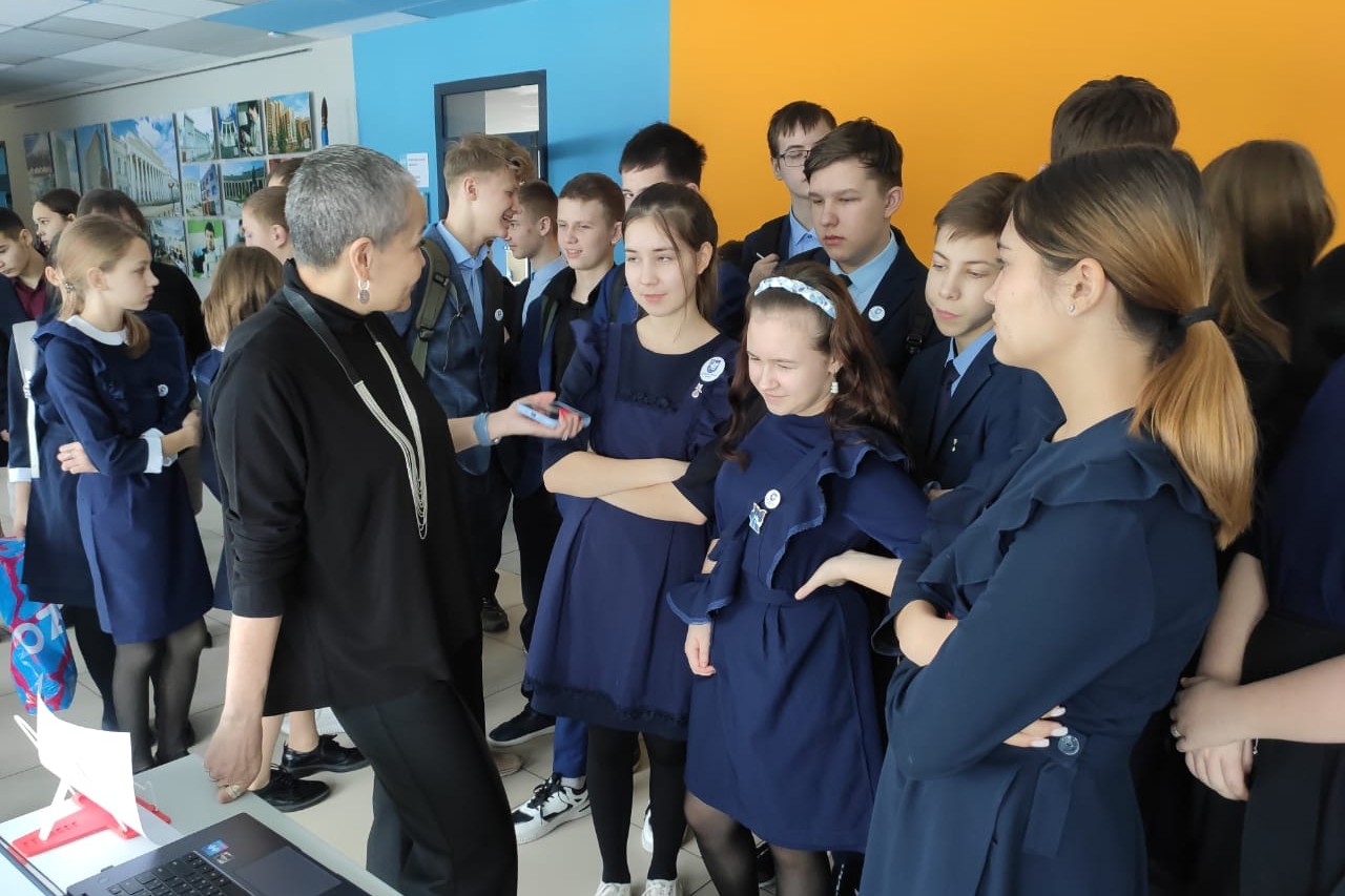 Студенты презентовали школьникам научные объединения Елабужского института КФУ Студенты презентовали школьникам научные объединения Елабужского института КФУ