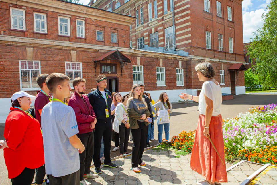 В Елабужский институт приехали студенты 'Летнего университета' В Елабужский институт приехали студенты 'Летнего университета'