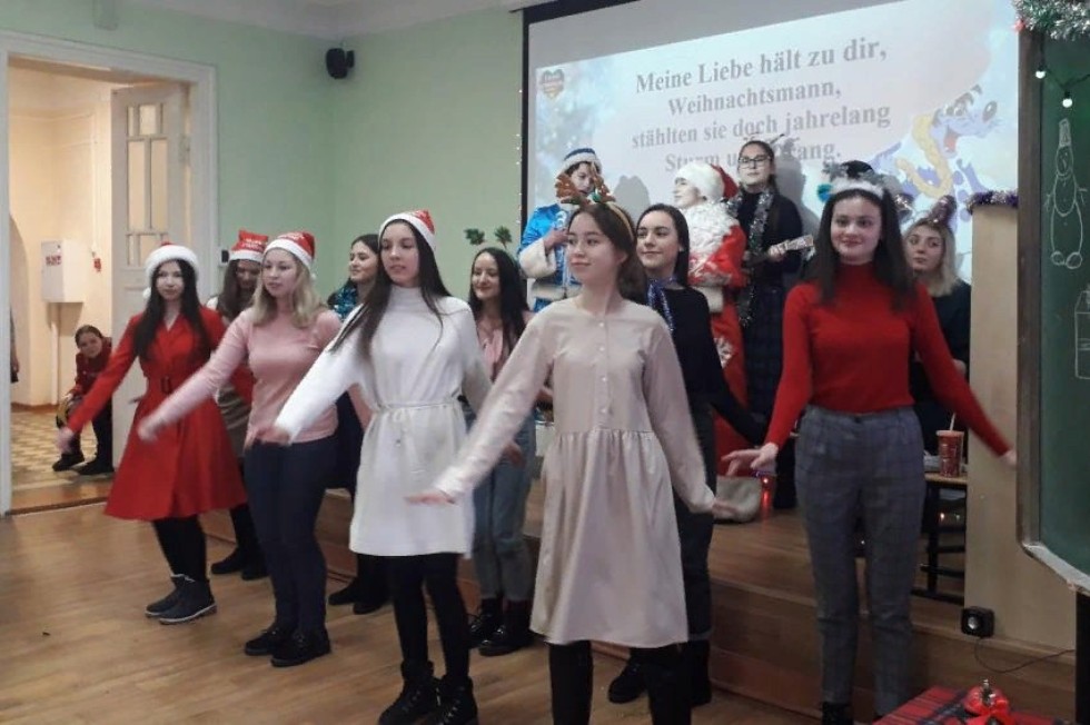 FREUE WEIHNACHTEN FREUE WEIHNACHTEN