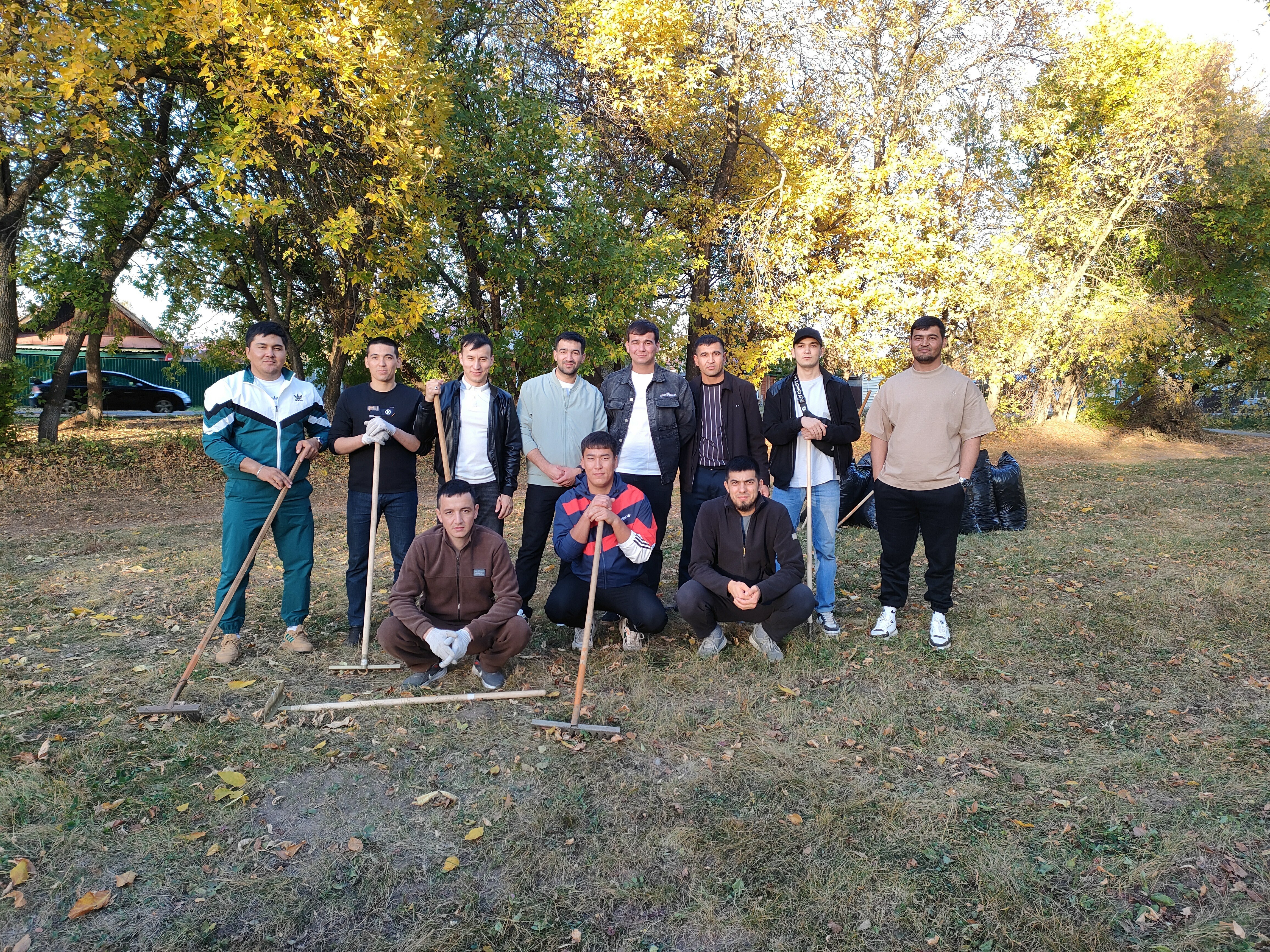 1 октября прошел 'Субботник' на территории Университетского парка 1 октября прошел 'Субботник' на территории Университетского парка