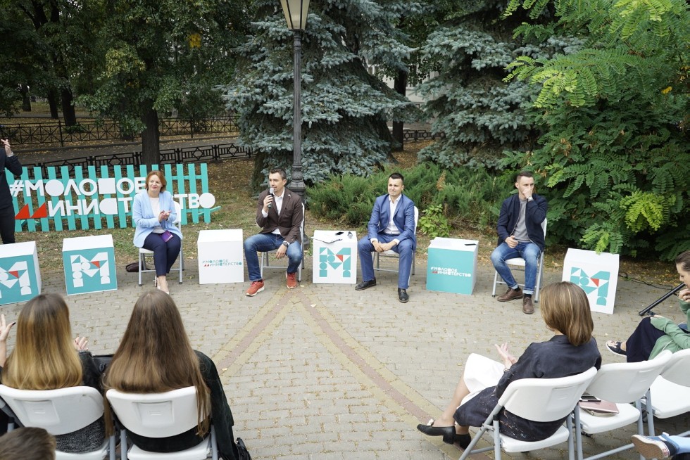 Minister of Youth Affairs of Tatarstan Damir Fattakhov listened to students' ideas on youth employment ,Ministry of Youth Affairs of Tatarstan, HSJMC