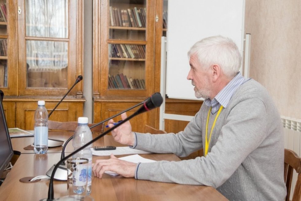 'Теория жива, пока работает на практике' 'Теория жива, пока работает на практике'