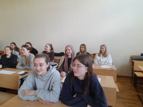 Студенты кафедры начального образования приняли участие в кураторском часе 'Песни военных лет ? песни Победы' Студенты кафедры начального образования приняли участие в кураторском часе 'Песни военных лет ? песни Победы'