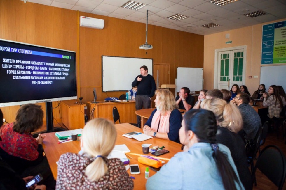 В Елабужском институте прошел квиз для преподавателей и сотрудников ЕИ КФУ и ОШ 'Университетская', посвященный Дню учителя В Елабужском институте прошел квиз для преподавателей и сотрудников ЕИ КФУ и ОШ 'Университетская', посвященный Дню учителя