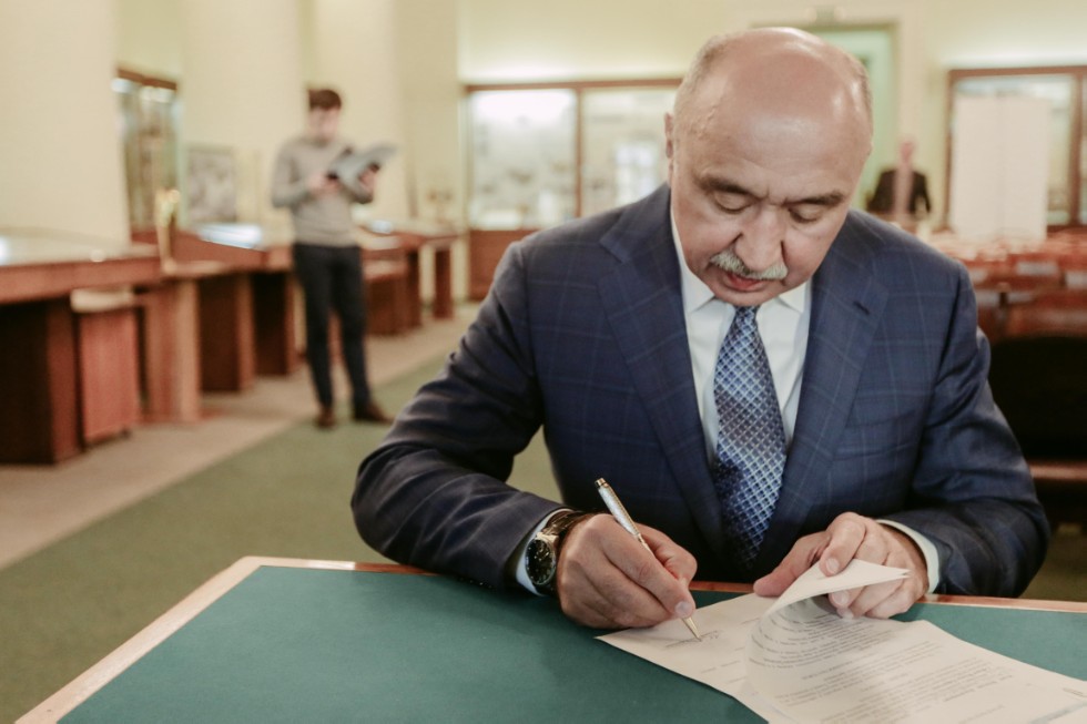 Piano donated to the University's History Museum by Rector Ilshat Gafurov
