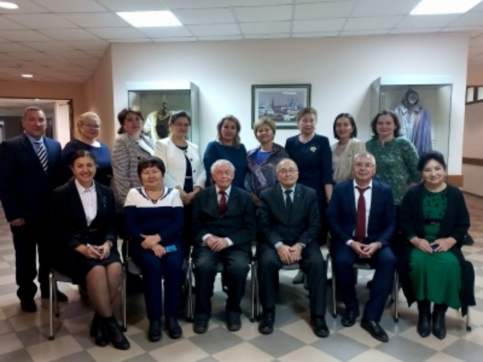 Әдәбият белемендә тирән эз калдырган галимнәр юбилее Әдәбият белемендә тирән эз калдырган галимнәр юбилее