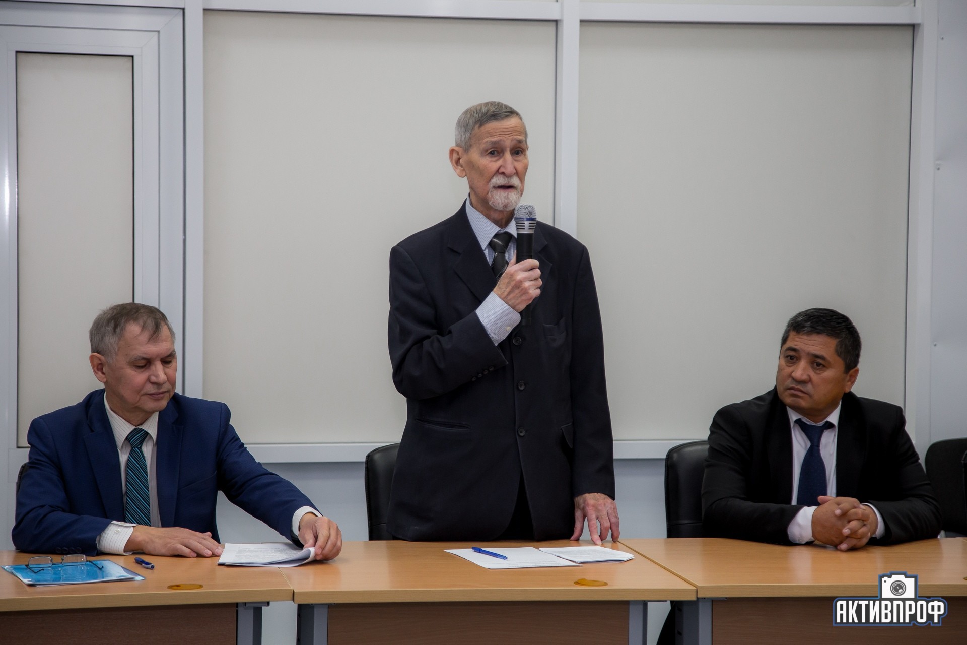 XI ������� ������'