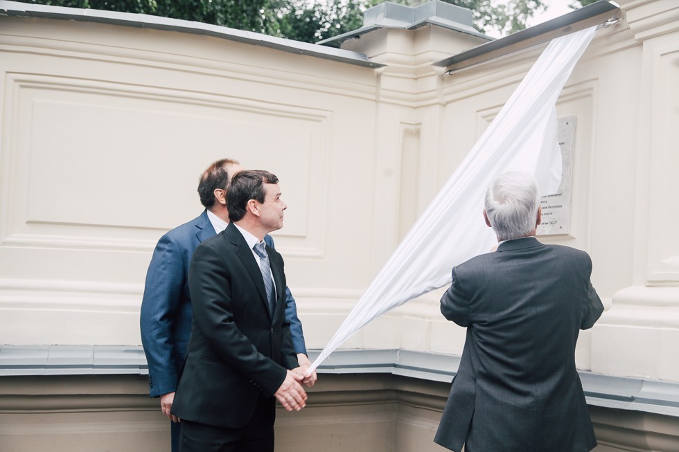 � ������ ������� �������� ����� � ����� 100-����� ����������� ��������������� ������� �������������� ������ �����