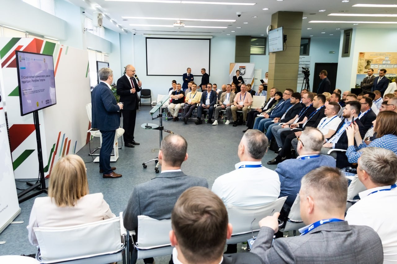 A meeting was held at KFU with the President of Tatarstan and participants of the A meeting was held at KFU with the President of Tatarstan and participants of the