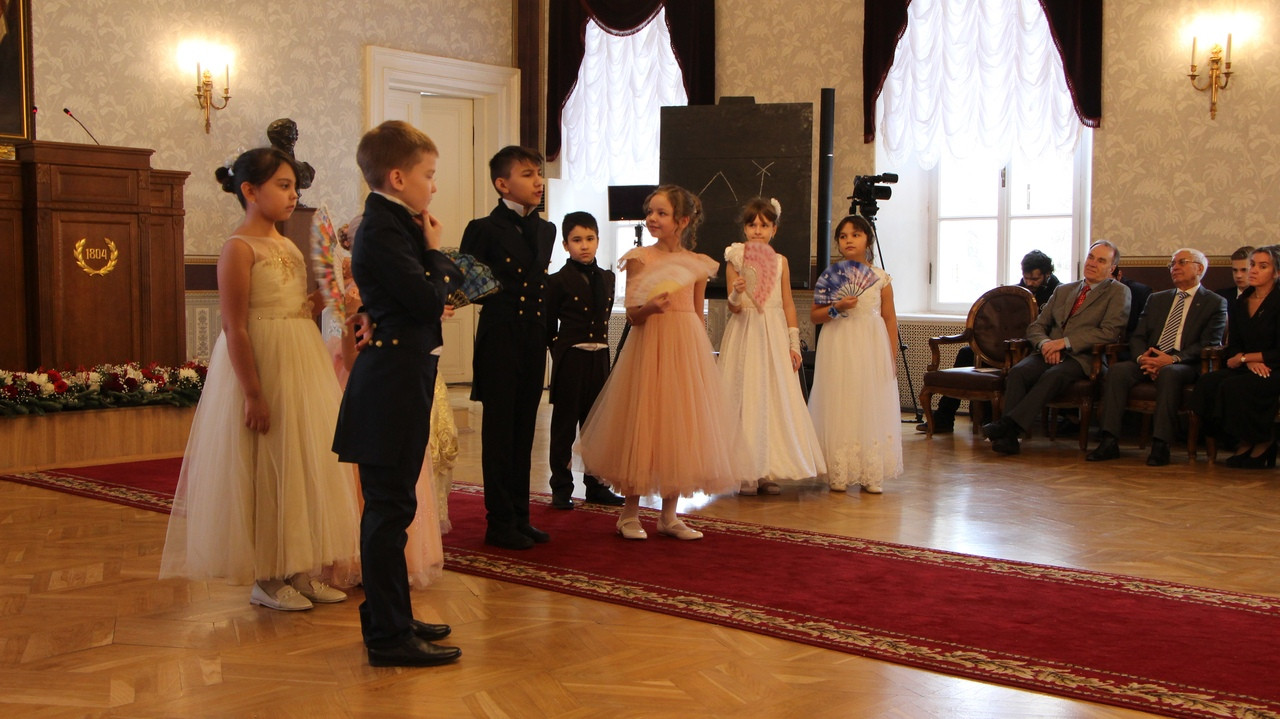 Детский театр КФУ 'Радуга' принимает участие в конкурсе 'Золотая маска' Детский театр КФУ 'Радуга' принимает участие в конкурсе 'Золотая маска'