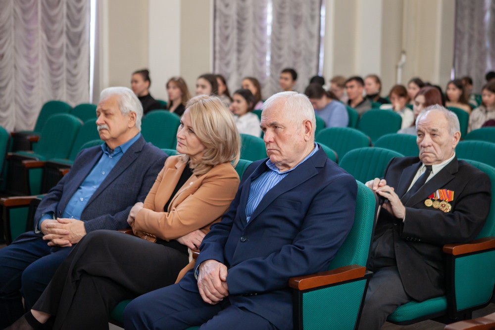 Участникам СВО посвятили встречу с поэтом в Елабужском институте КФУ Участникам СВО посвятили встречу с поэтом в Елабужском институте КФУ