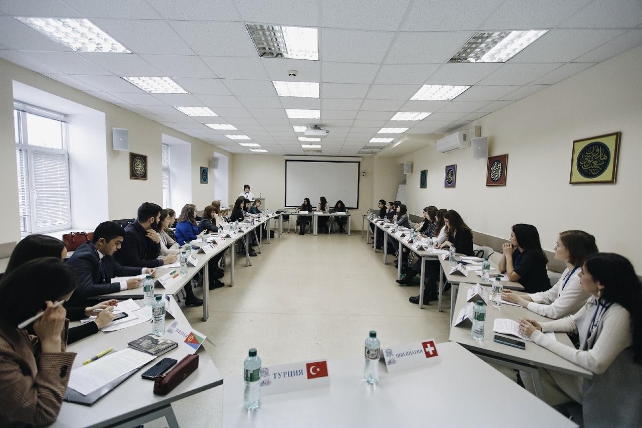 В первый рабочий день Молодежного форума ЮНЕСКО прошли заседания в трех комитетах В первый рабочий день Молодежного форума ЮНЕСКО прошли заседания в трех комитетах