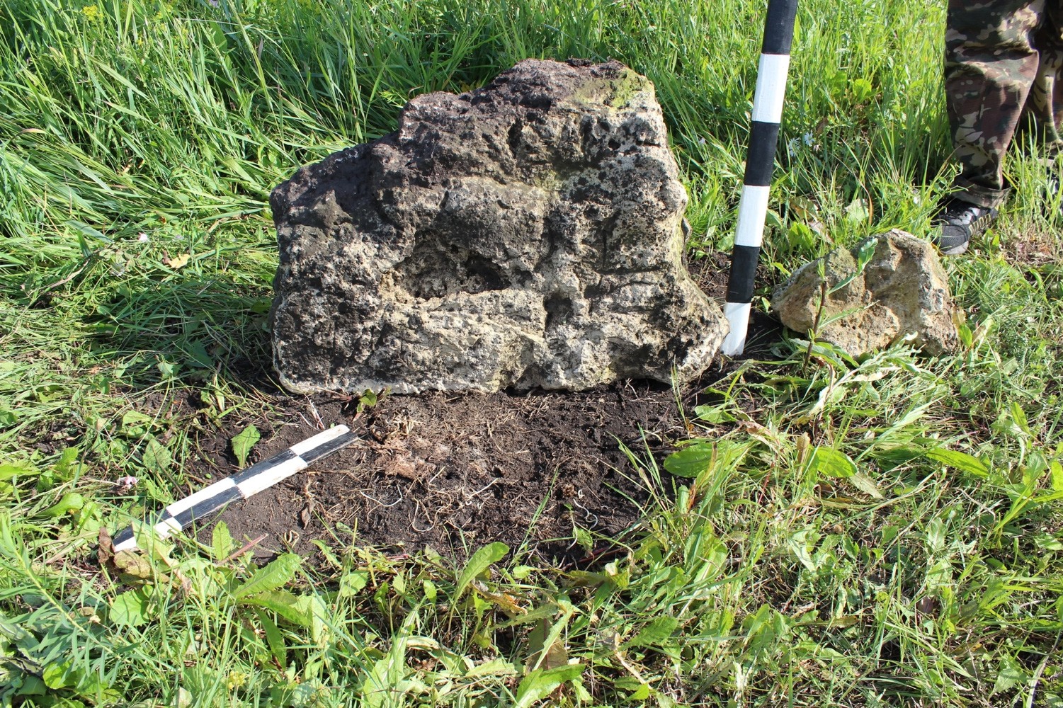 Студенты Елабужского института КФУ продолжают поиски памятников на 'Ташбилге' Студенты Елабужского института КФУ продолжают поиски памятников на 'Ташбилге'