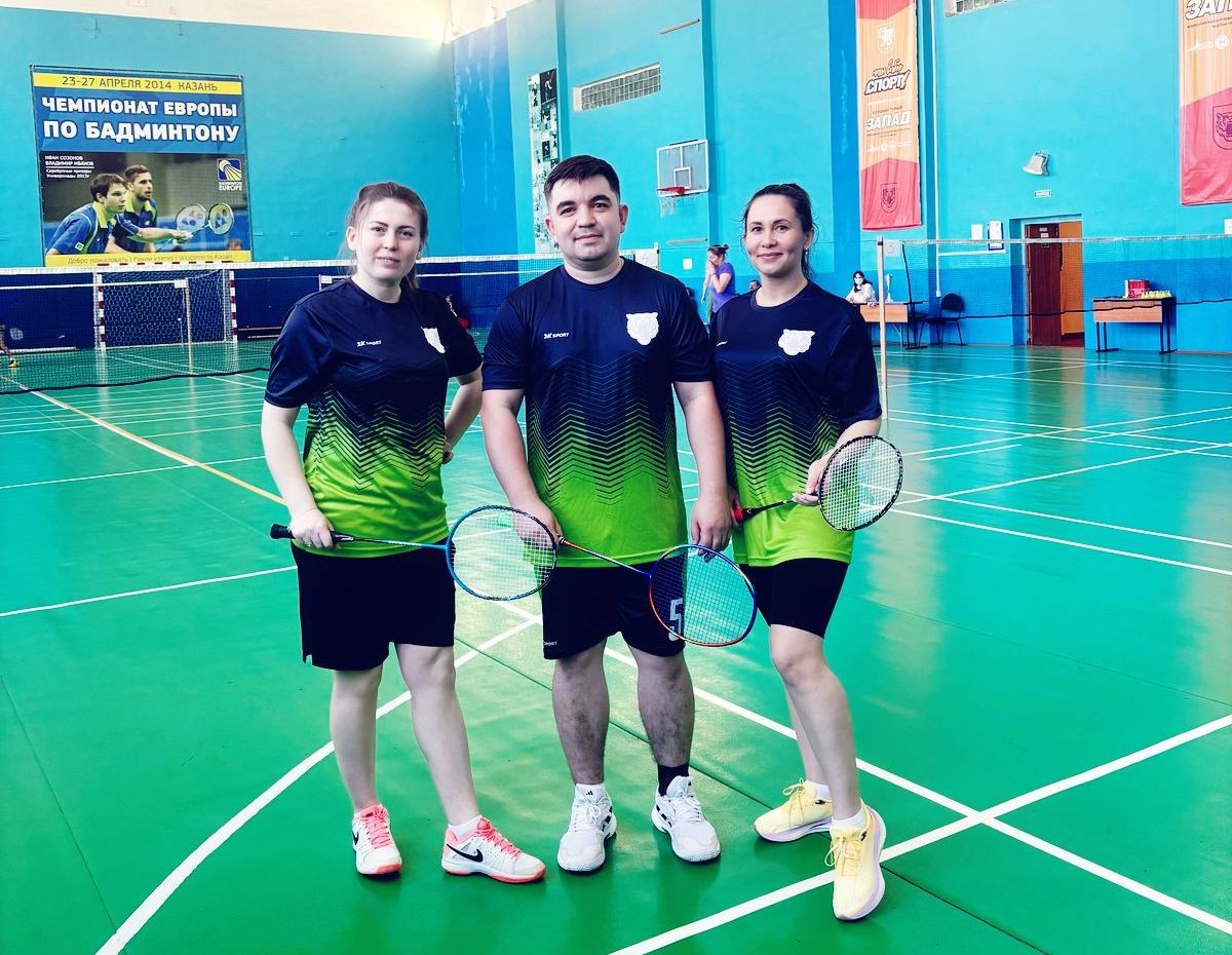 Лично-командный турнир по бадминтону среди работников КФУ и членов их семей Лично-командный турнир по бадминтону среди работников КФУ и членов их семей