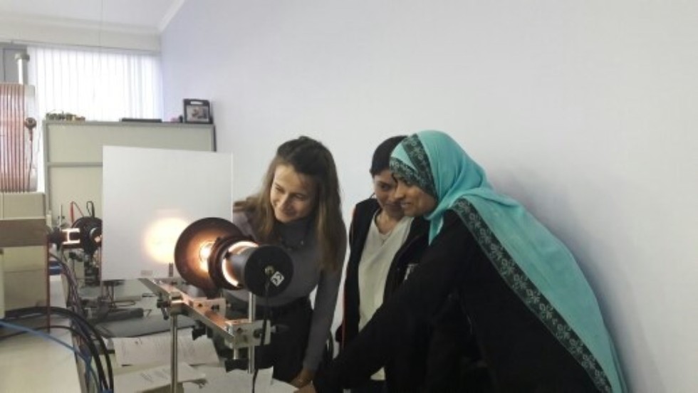 Practice in optics (laboratories �� 605, 705)