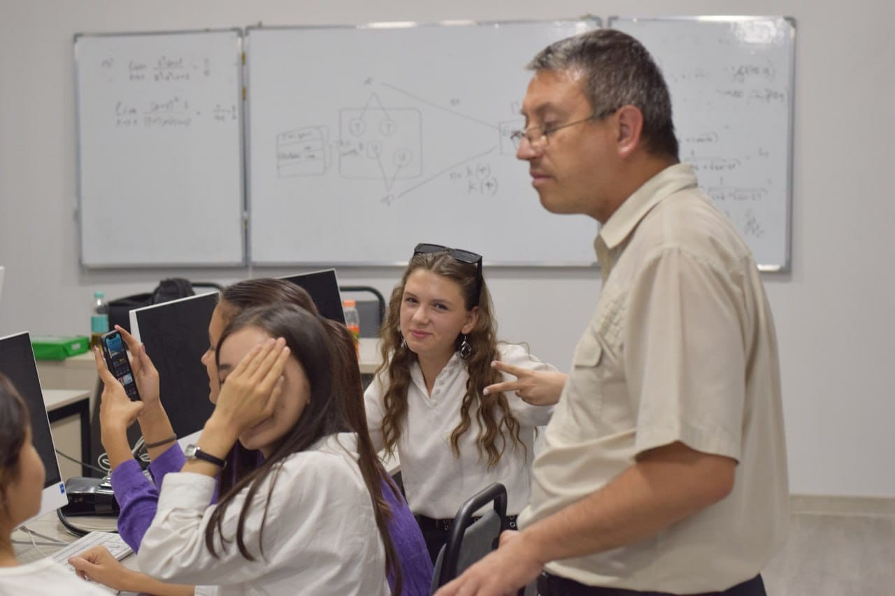 Учим студентов творчеству и пониманию себя Учим студентов творчеству и пониманию себя