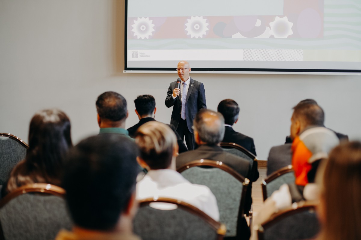 Студенты КФУ выступили переводчиками инфо-тура для туристических компаний из Ирана Студенты КФУ выступили переводчиками инфо-тура для туристических компаний из Ирана