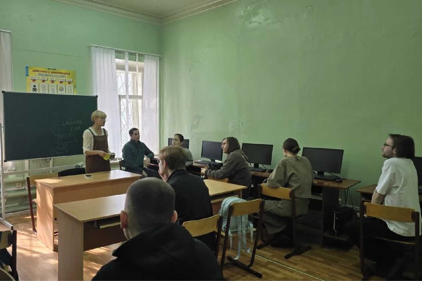 Кураторский час 'Наркотики: мифы и факты' прошел в Елабужском институте КФУ Кураторский час 'Наркотики: мифы и факты' прошел в Елабужском институте КФУ