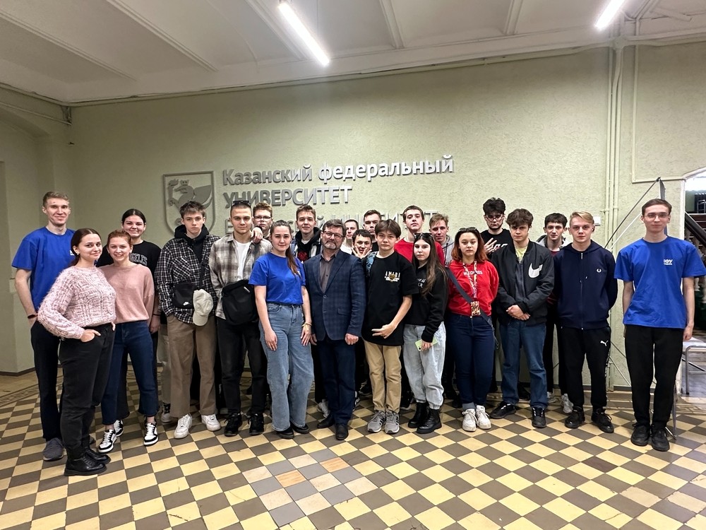 В воскресенье, 2 апреля, в Елабужском институте КФУ для школьников из Лисичанска были проведены мастер-классы от отделения математики и естественных наук В воскресенье, 2 апреля, в Елабужском институте КФУ для школьников из Лисичанска были проведены мастер-классы от отделения математики и естественных наук