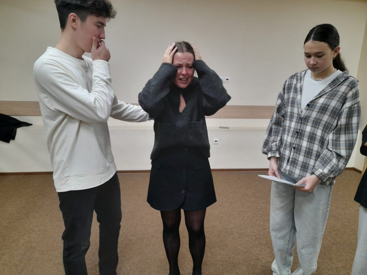 Студенческий театр ИПО 'ТРИУМФ' готовится к выступлению на Конкурсе Студенческий театр ИПО 'ТРИУМФ' готовится к выступлению на Конкурсе