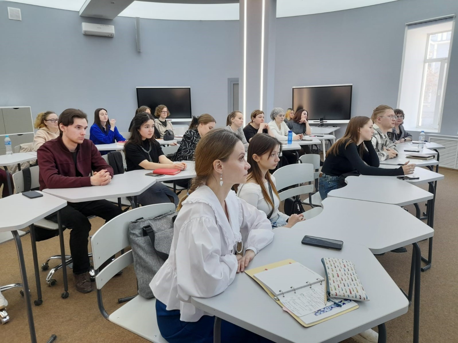 В Институте психологии и образования открылась X Всероссийская научно-практическая конференция 'Андреевские чтения' В Институте психологии и образования открылась X Всероссийская научно-практическая конференция 'Андреевские чтения'