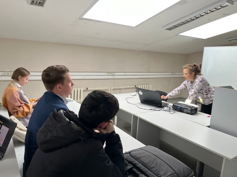 Кураторские часы у студентов кафедры ГиМУ Кураторские часы у студентов кафедры ГиМУ