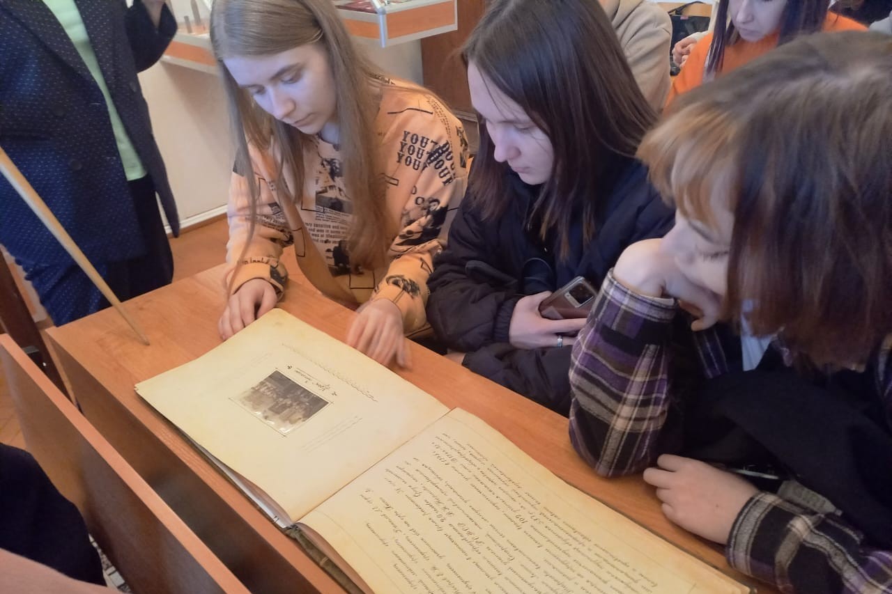 Память минувших лет: Дню Победы посвящается Память минувших лет: Дню Победы посвящается