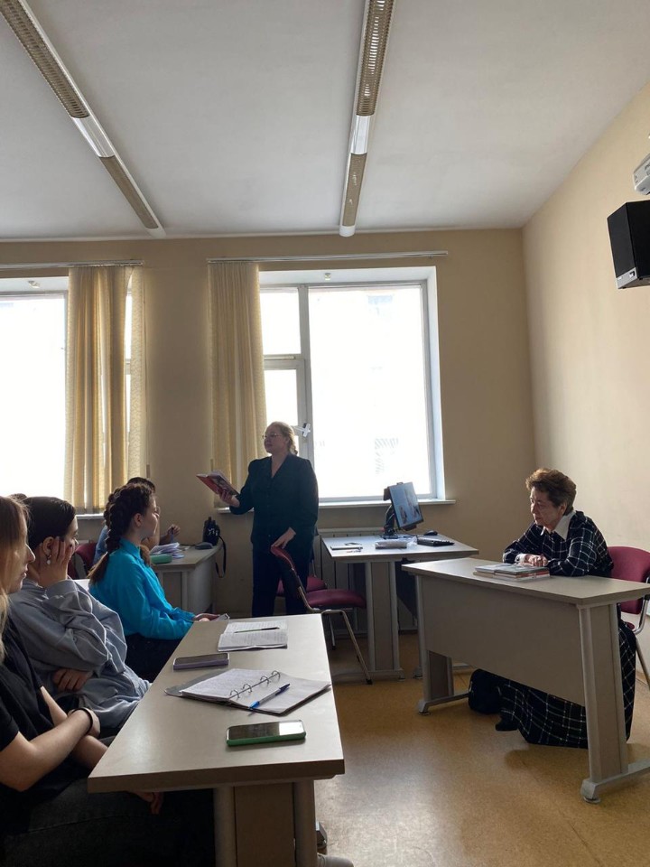 Институтыбызда прозаиклар белән очрашу үткәрелде Институтыбызда прозаиклар белән очрашу үткәрелде