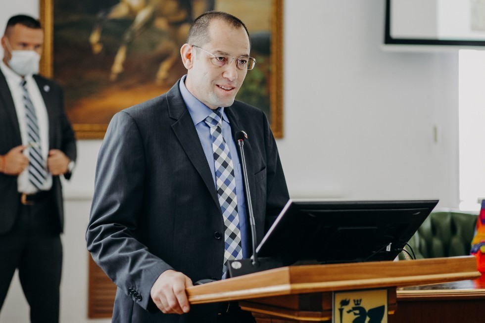 ��� ������ ������������ �������� ���������� ������� � ������