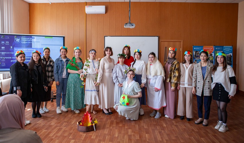 На празднике славянской письменности в Елабужском институте КФУ состоялся диалог культур На празднике славянской письменности в Елабужском институте КФУ состоялся диалог культур