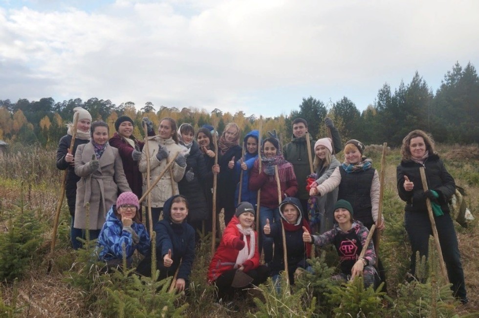 Студенты Елабужского института КФУ ведут работу по сохранению экологии республики Студенты Елабужского института КФУ ведут работу по сохранению экологии республики