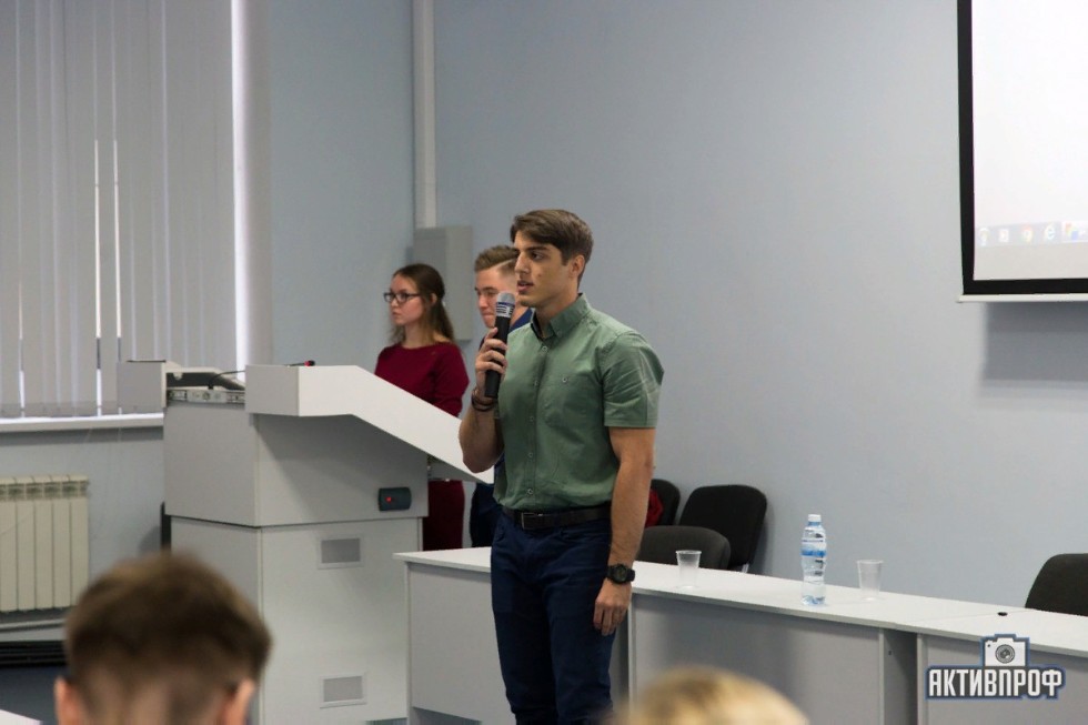 Встреча студентов НЧИ КФУ с немецкими работодателями из ООО 'ДАЙМЛЕР КАМАЗ РУС' Встреча студентов НЧИ КФУ с немецкими работодателями из ООО 'ДАЙМЛЕР КАМАЗ РУС'