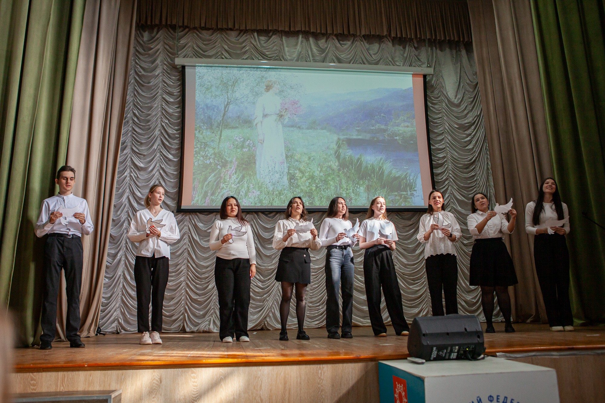 Состоялся конкурс 'Песни, вдохновляющие на подвиг' среди студентов отделения иностранных языков Состоялся конкурс 'Песни, вдохновляющие на подвиг' среди студентов отделения иностранных языков