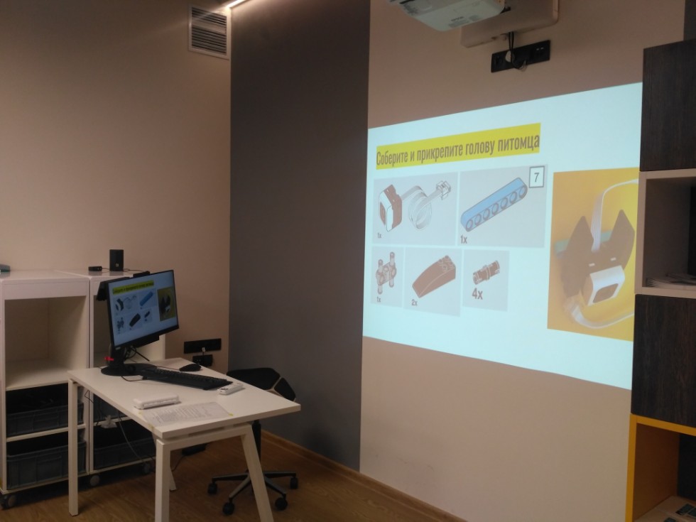 В Центре цифровых образовательных технологий EduTech КФУ проведен семинар по образовательной робототехнике