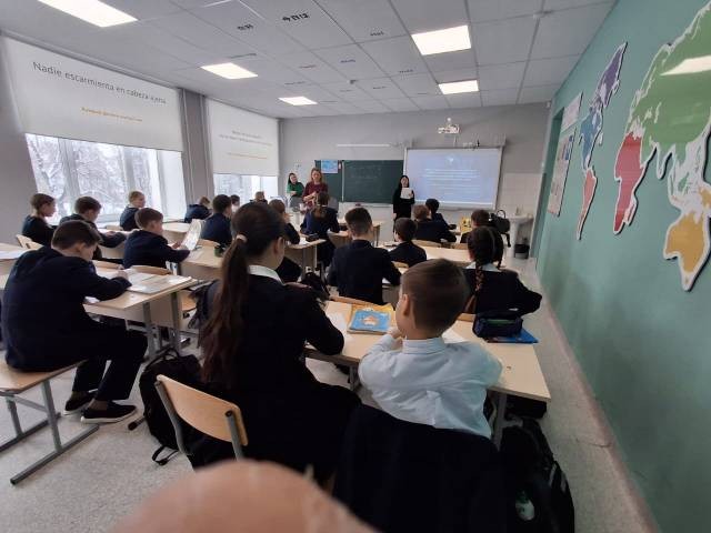 Обучение английскому языку в 6А классе с использованием возможностей интерактивной доски на уроках английского языка в 'Университетской' школе. Обучение английскому языку в 6А классе с использованием возможностей интерактивной доски на уроках английского языка в 'Университетской' школе.