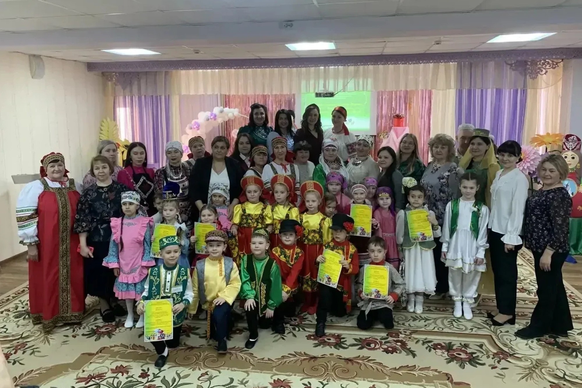 Доцент Елабужского института КФУ выступила экспертом республиканского конкурса 'Республика одна ? народы разные' Доцент Елабужского института КФУ выступила экспертом республиканского конкурса 'Республика одна ? народы разные'