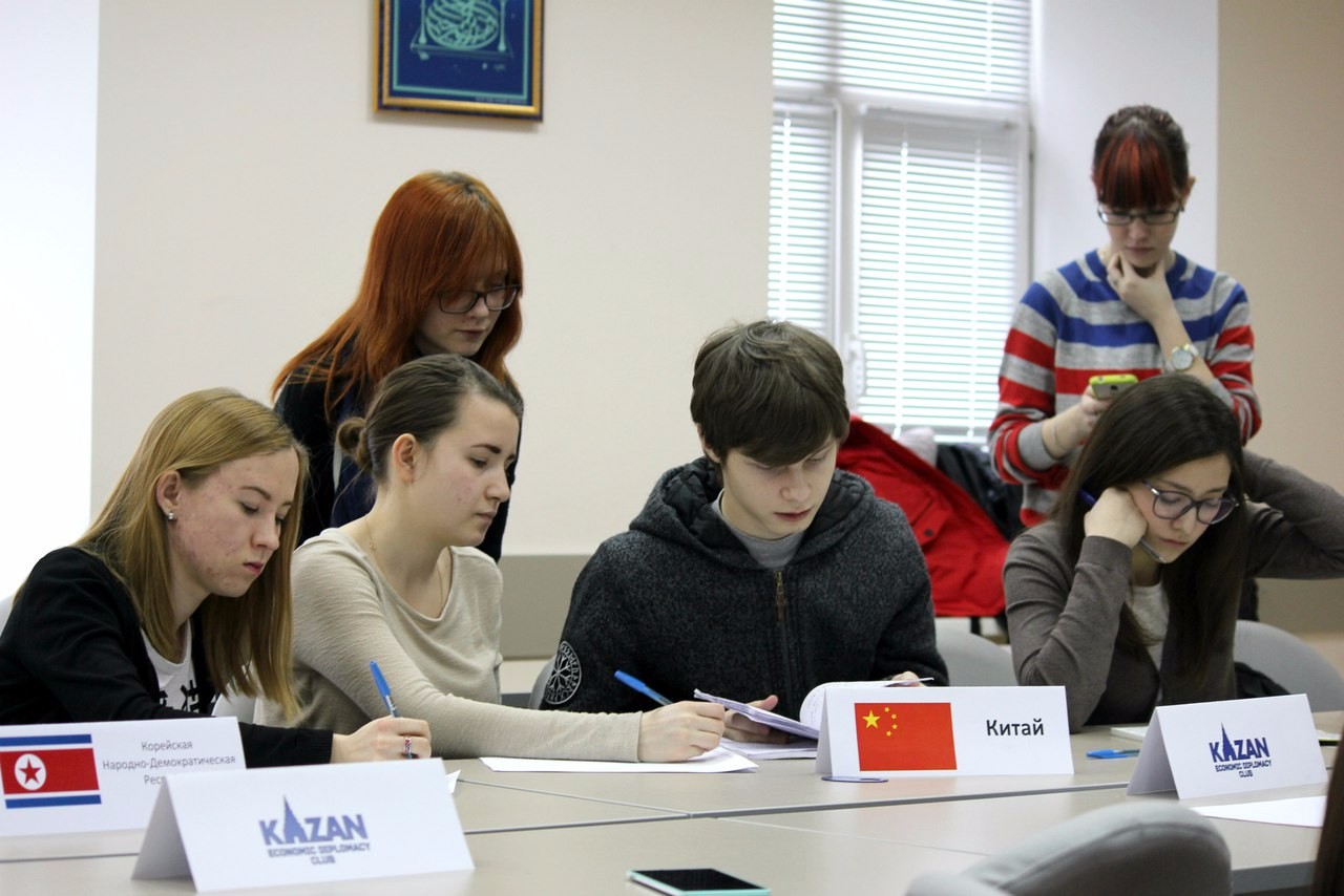 В ИМОИиВ прошли дебаты среди студентов на тему: 'Безопасность в АТР'. В ИМОИиВ прошли дебаты среди студентов на тему: 'Безопасность в АТР'.