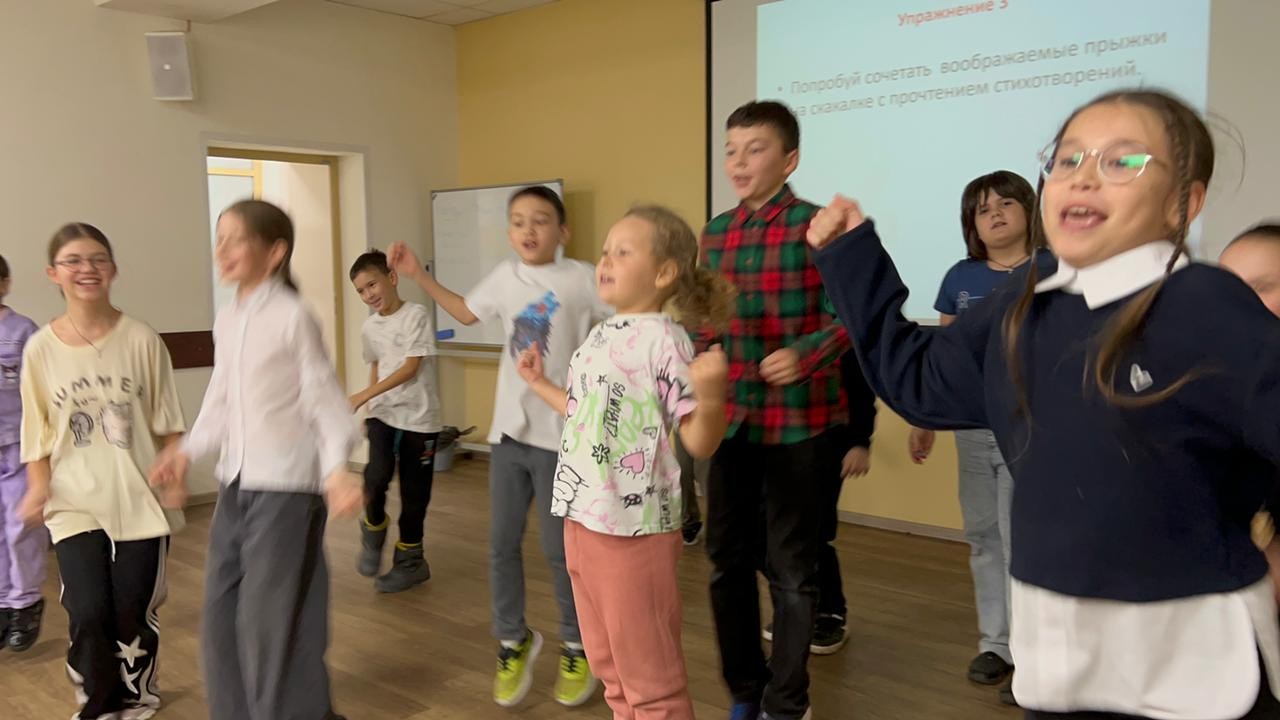 Детский театр КФУ 'Радуга' продолжает развивающие занятия с младшими школьниками Детский театр КФУ 'Радуга' продолжает развивающие занятия с младшими школьниками