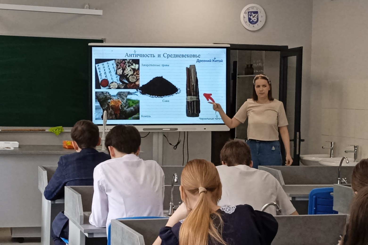 Школьники научились делать чернила и писать пером Школьники научились делать чернила и писать пером