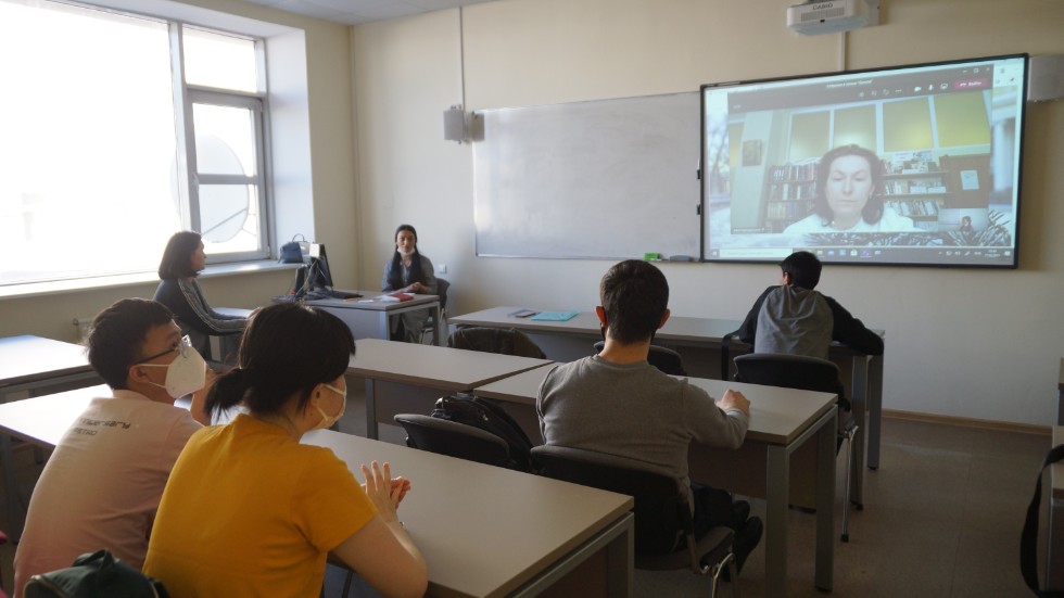 �������������  ������-������������ �����������, ����������� 100-����� �� ��� �������� ��������� ��� ���������