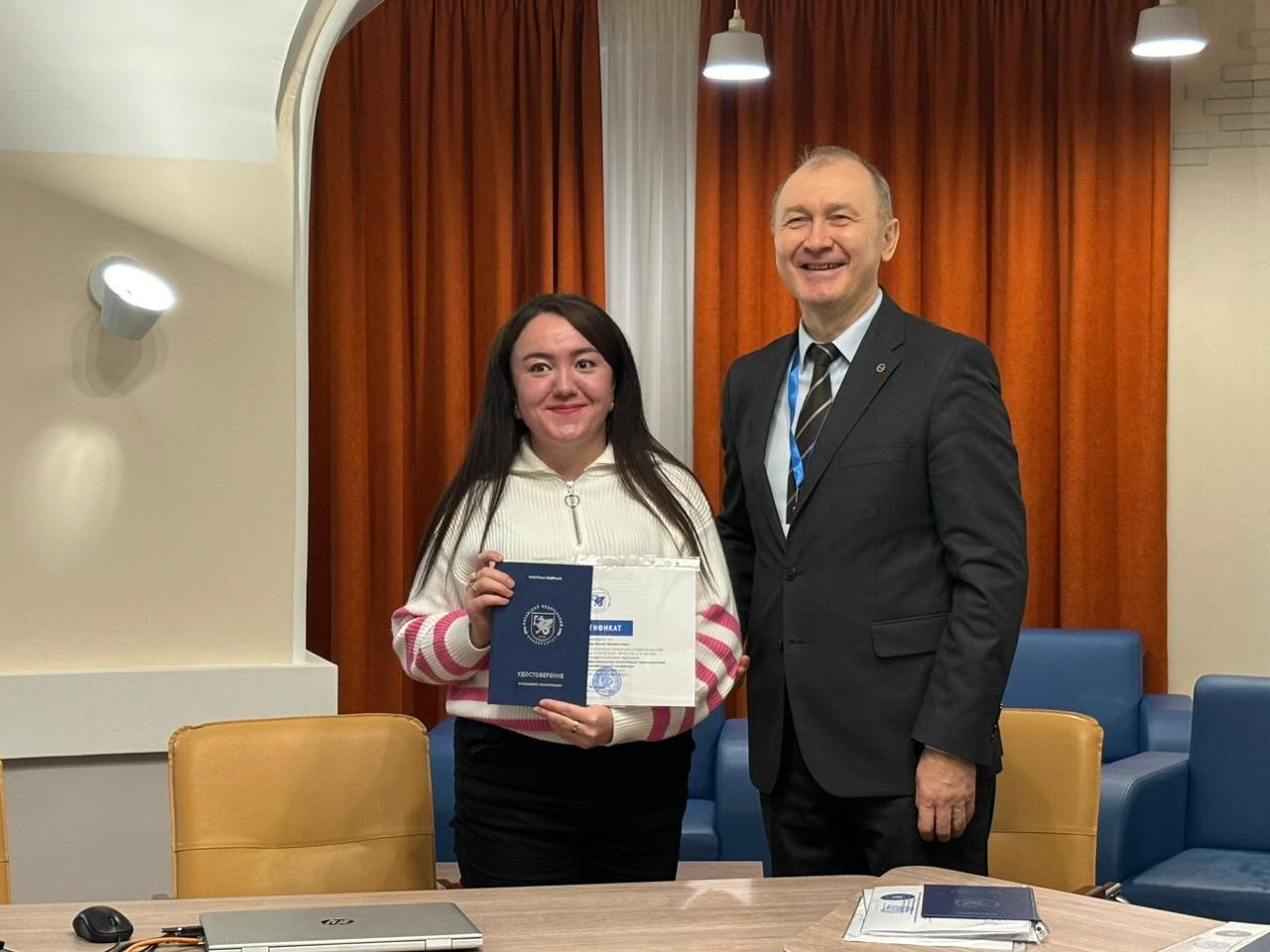 В Институте психологии и образования преподавателям Шахрисабзского государственного педагогического института вручили документы о повышении квалификации В Институте психологии и образования преподавателям Шахрисабзского государственного педагогического института вручили документы о повышении квалификации