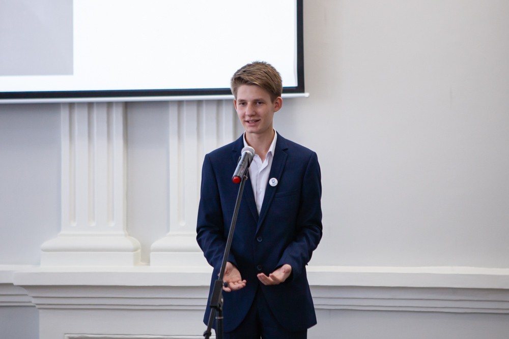 Сегодня в рамках XI Международных Цветаевских чтений во всех учебных заведениях города прошел Единый урок 'Читаем Цветаеву'. Сегодня в рамках XI Международных Цветаевских чтений во всех учебных заведениях города прошел Единый урок 'Читаем Цветаеву'.