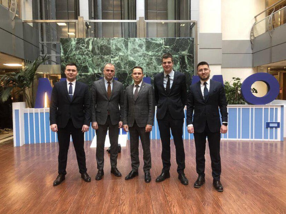 ������� ����� � ����� (�) ��� ��