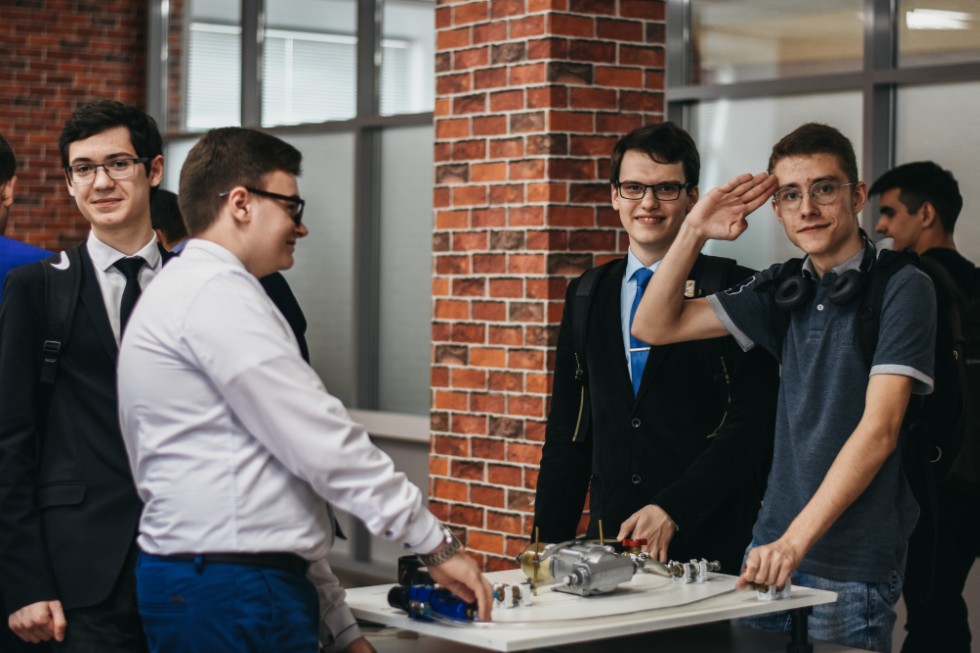 ����� ��������� ���� ������������� 