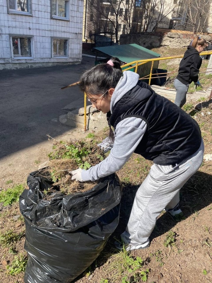 В Студенческом городке прошли первые субботники В Студенческом городке прошли первые субботники